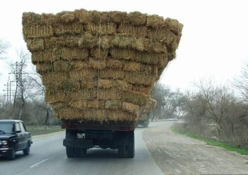 грузовик с сеном